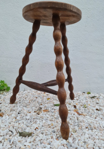 Tripod stool