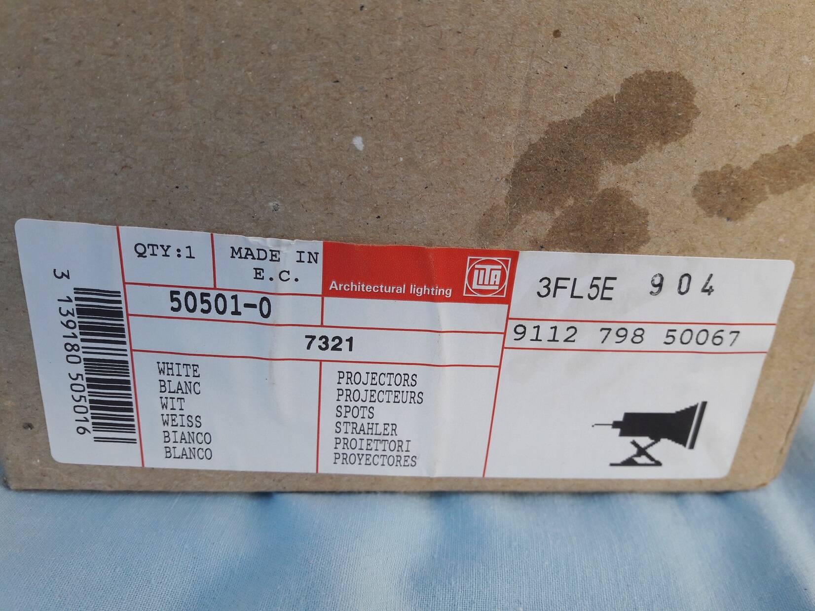 White clip spotlight Lita