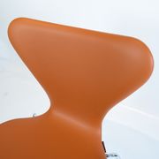 A set of 6 Seven chairs, model 3107, designed by Arne Jacobsen and manufactured by Fritz Hansen.