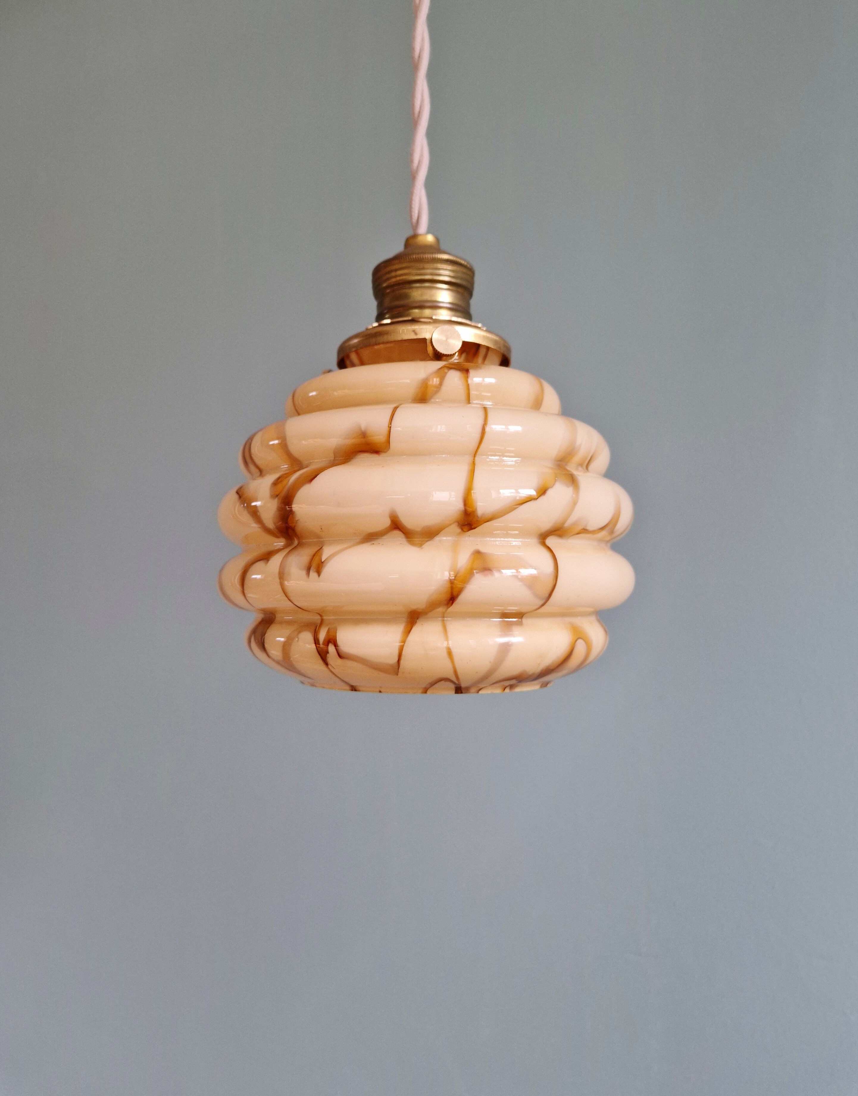 Art Deco suspension in marbled opaline and ouraline (4 available), 1920-30