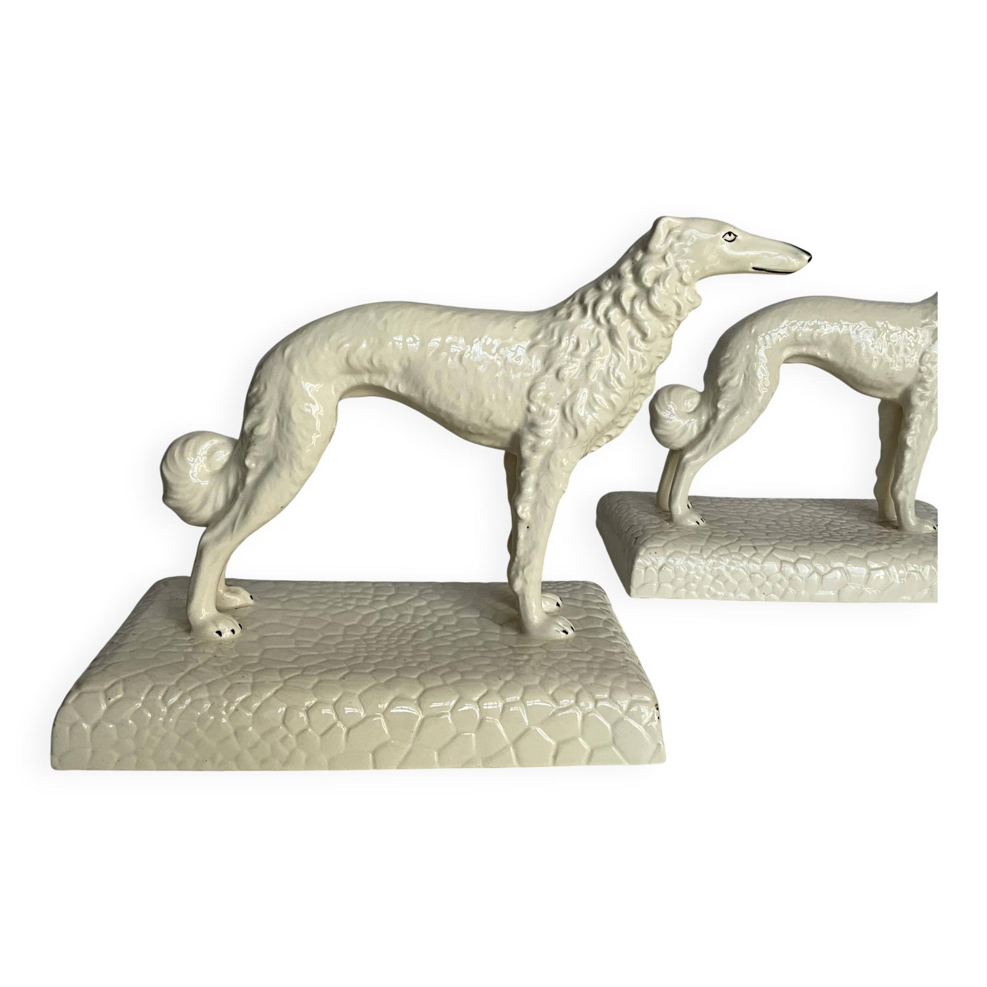 Rare paire de figurines en porcelaine de greyhound/borzoi. Tchécoslovaquie