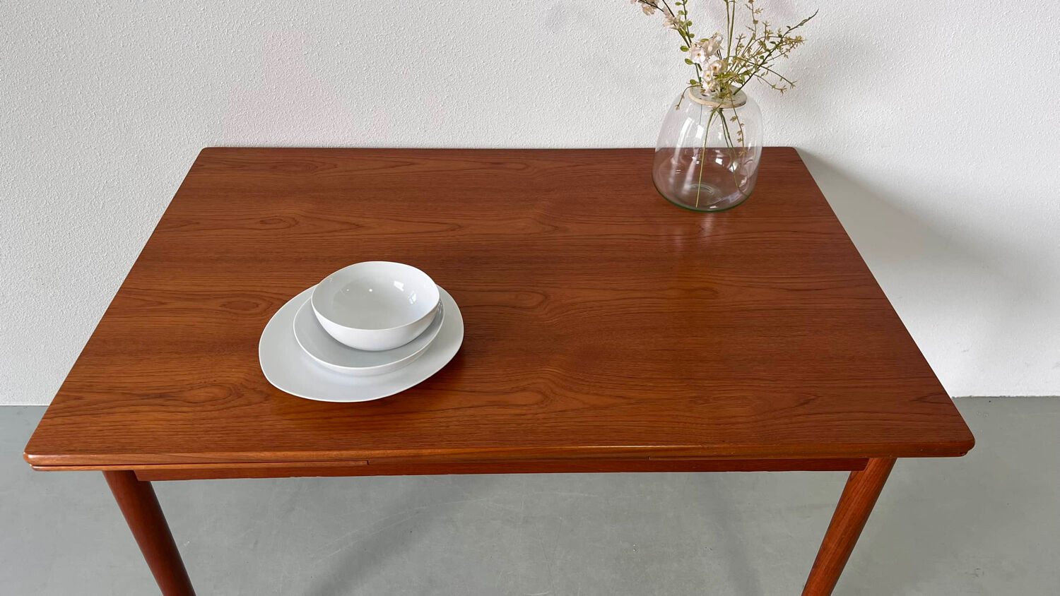 Vintage extendable table