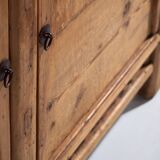 Haut buffet ancien en bois de pin (vers 1920)