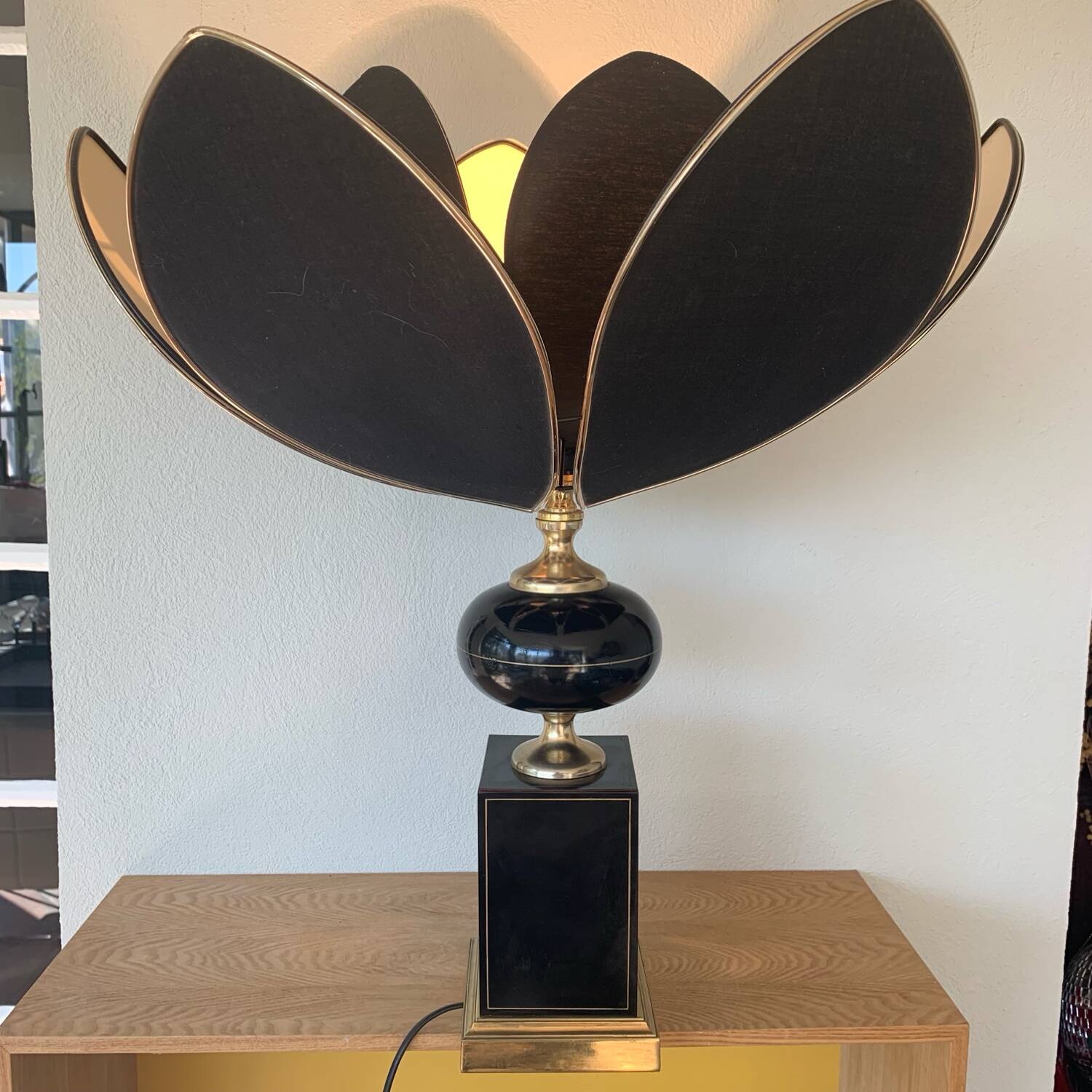 ▪️The Dolphin Lamp Jennings Lotus Lampshade Hollywood Rengency