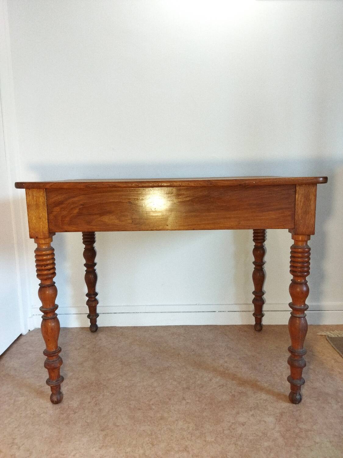 Desk with turned legs