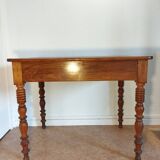 Desk with turned legs