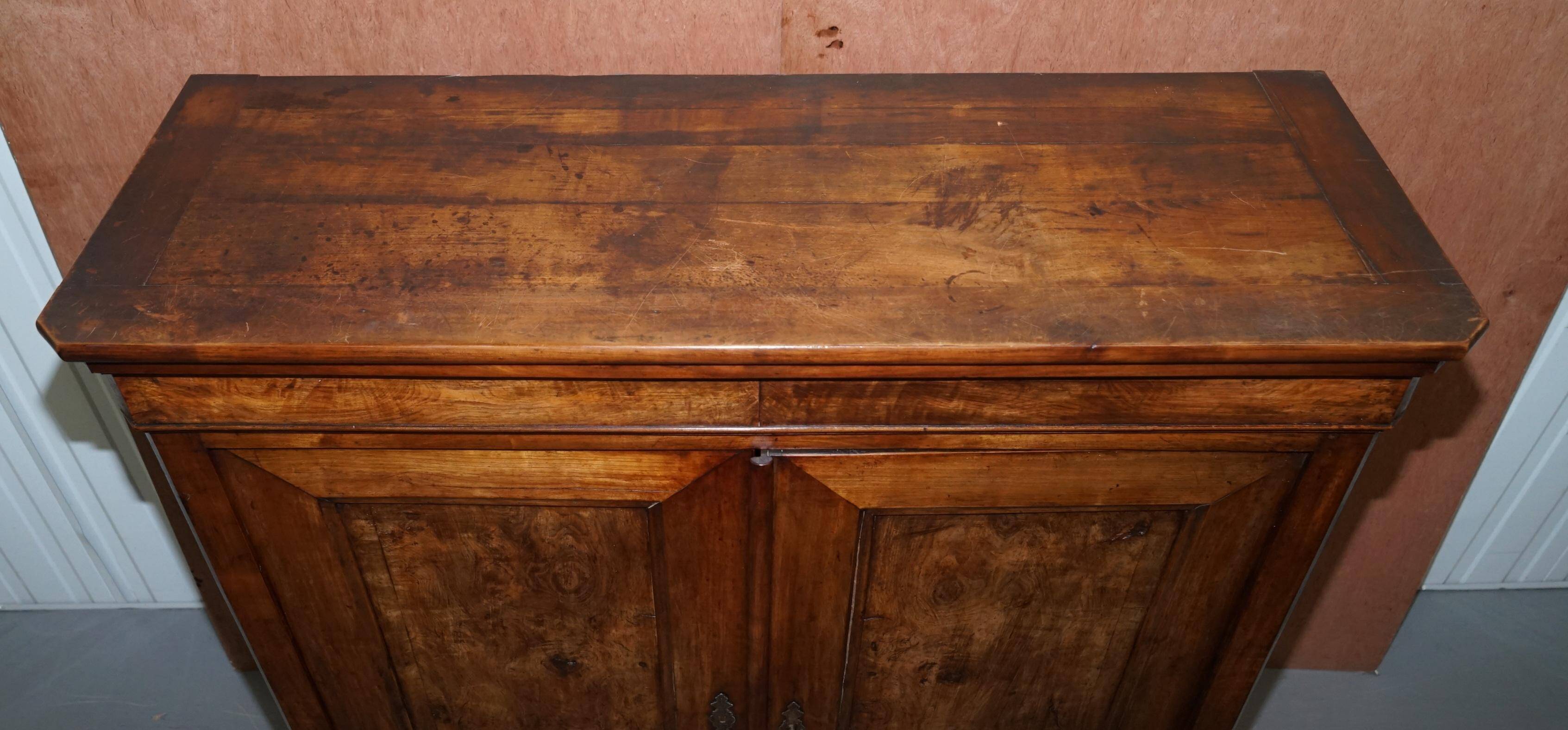 Armoire à pots française en bois fruitier circa 1820
