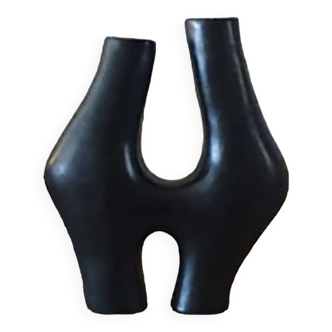 Organic shape vase in black tadelakt