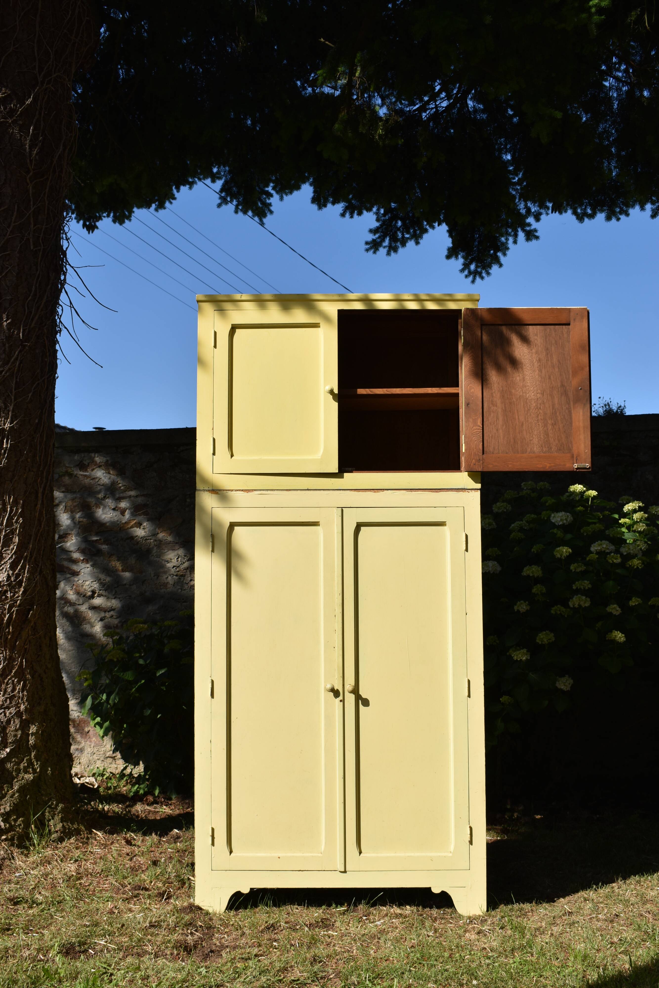 Armoire ancienne buffet jaune vintage parisien