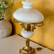 Lampe ancienne française en opaline blanche – bronze doré