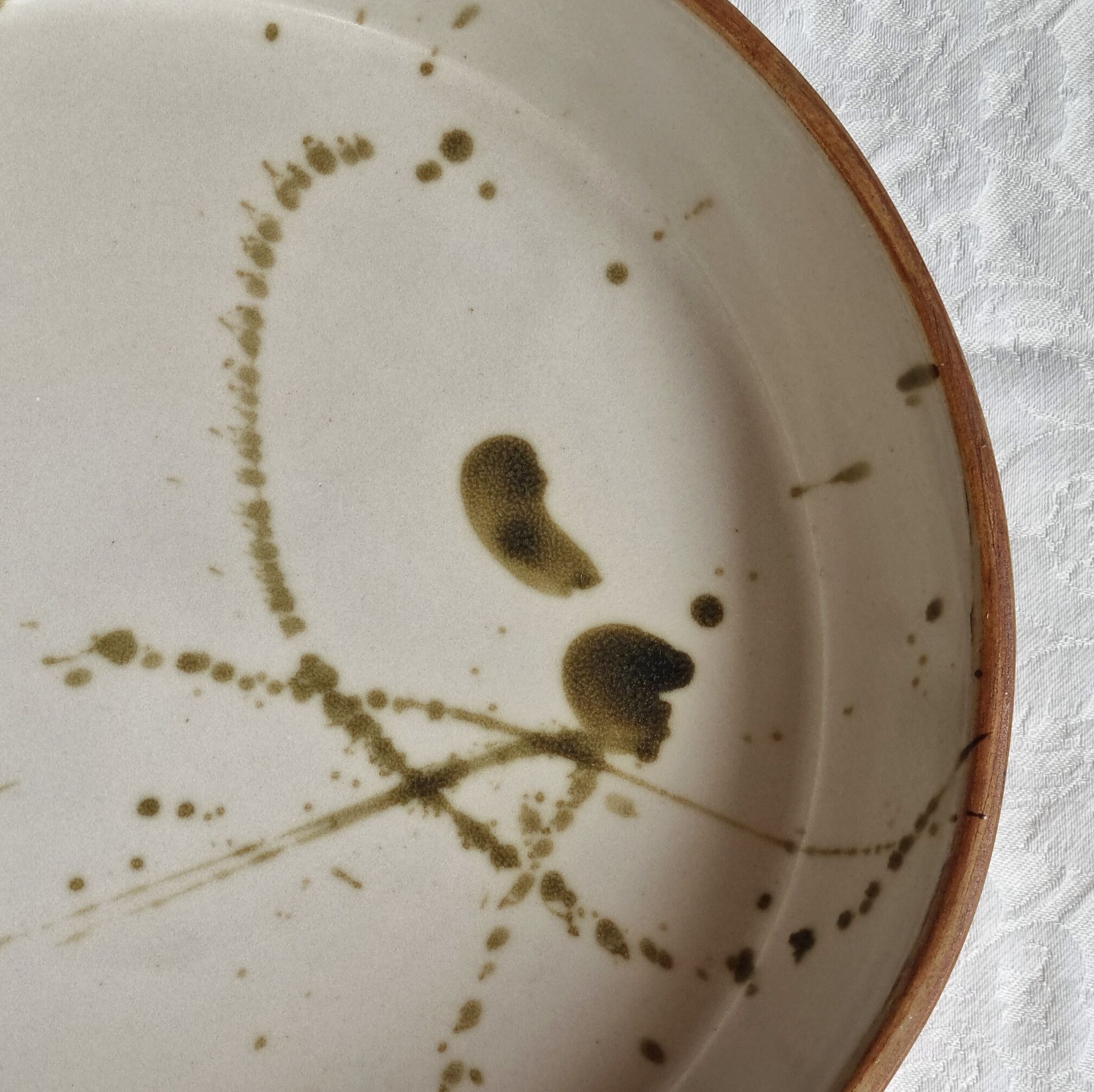 Decorative round dish La Colombe