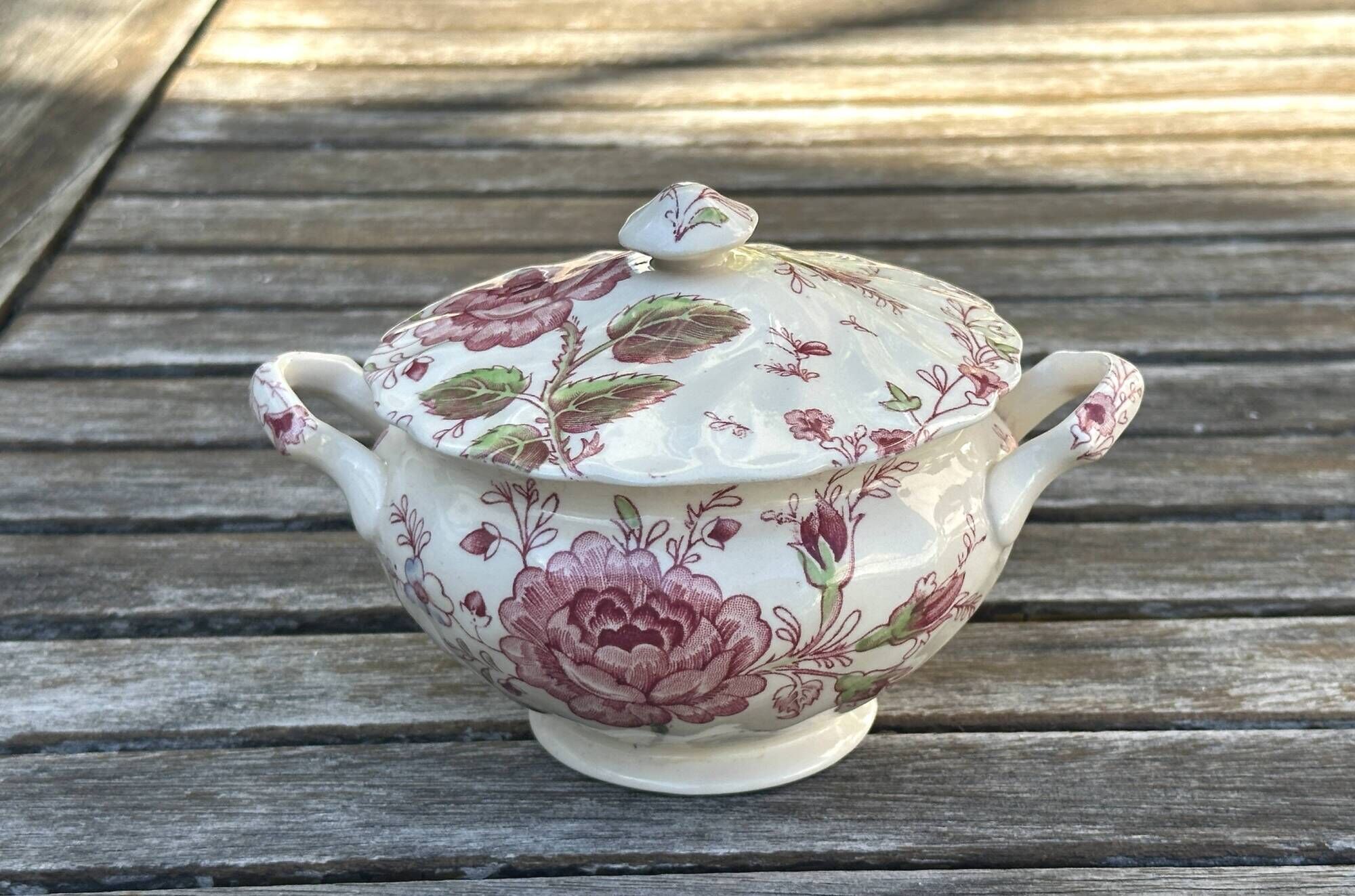 Vintage sugar bowl in English earthenware, Johnson Brothers Rose Chintz pattern.