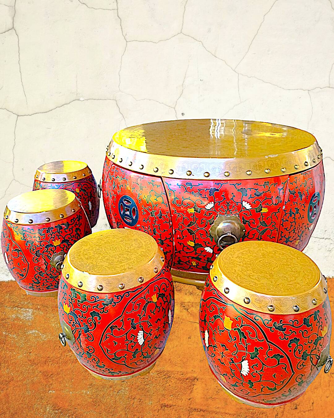 Drum coffee table and its 4 nesting stools in Chinese lacquered wood - Jin