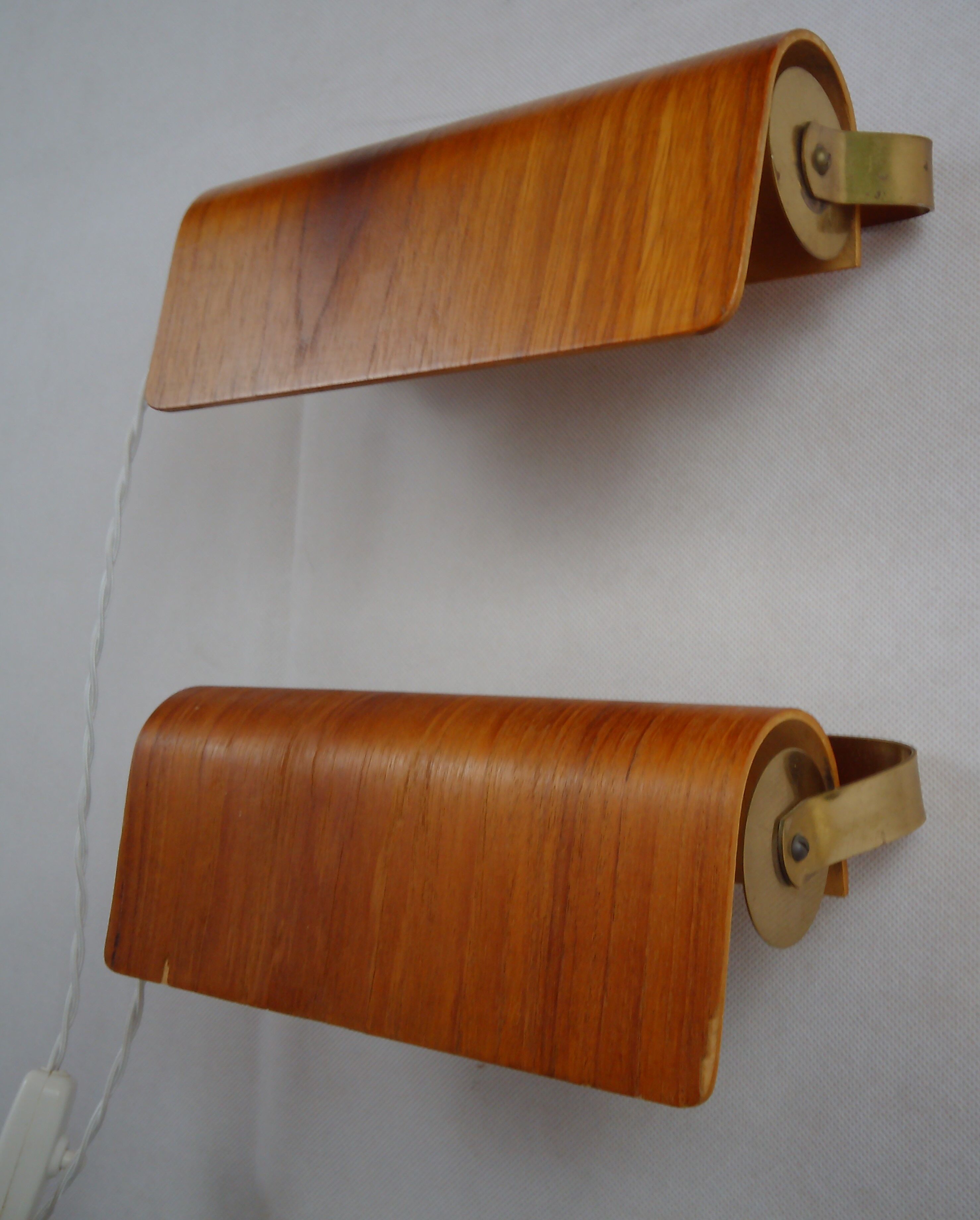 Pair of teak bedside sconces, model V321 from Nator