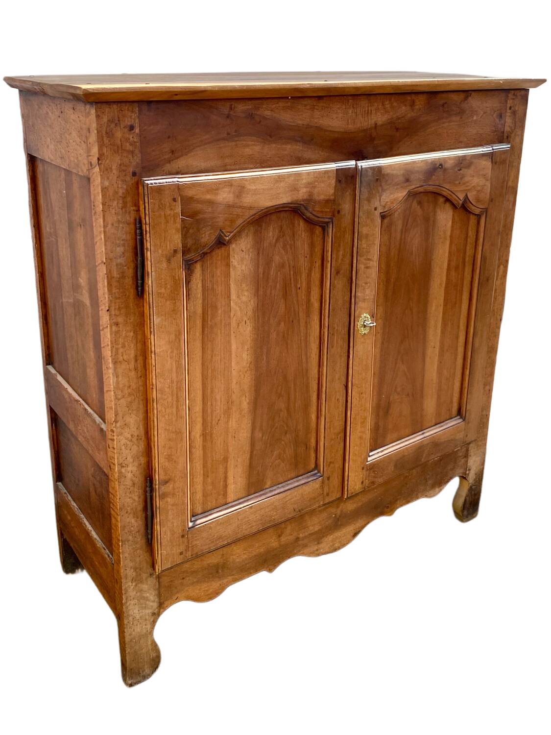 Commode buffet en noyer mouluré XVIIIe