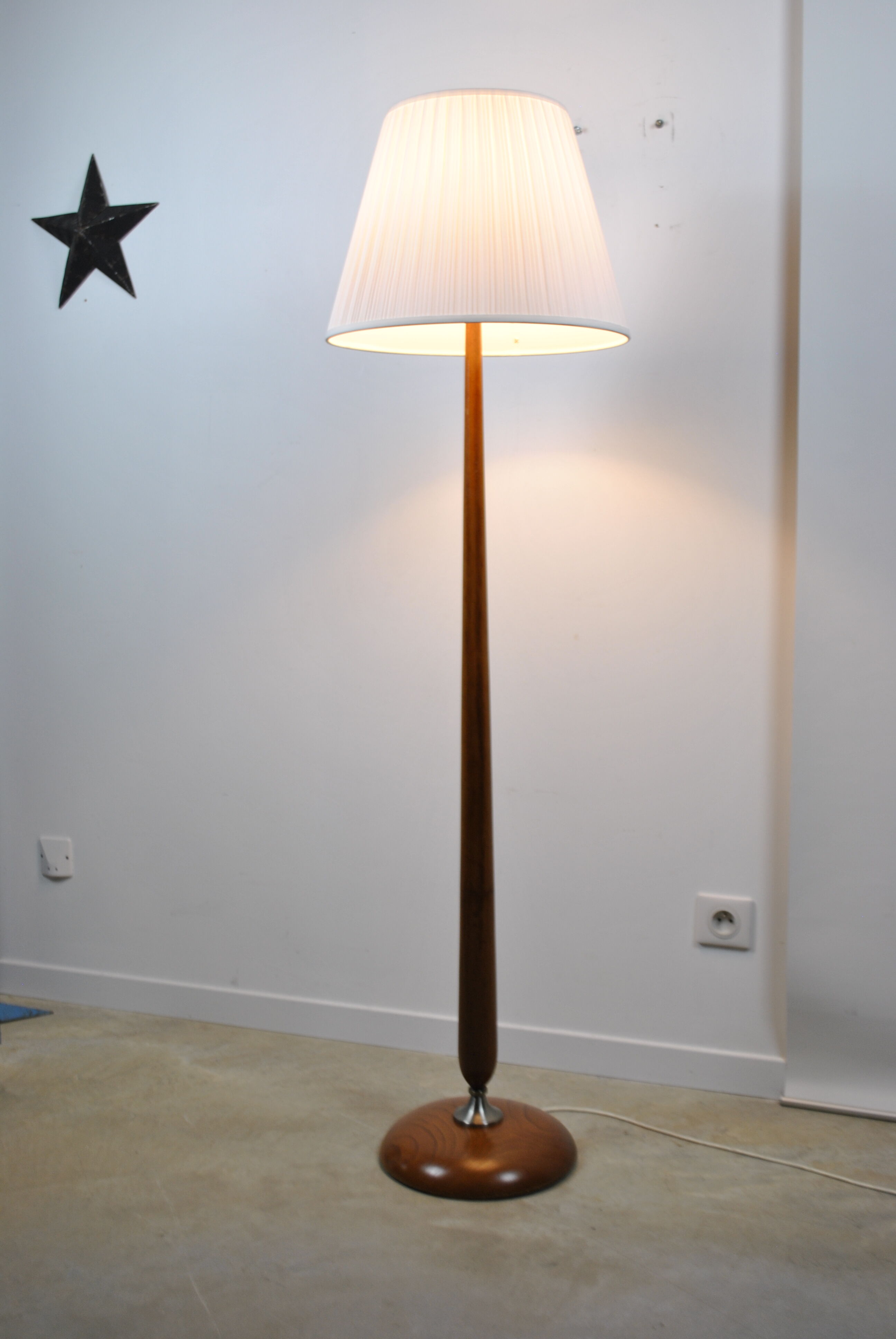 Wood floor lamp 1970