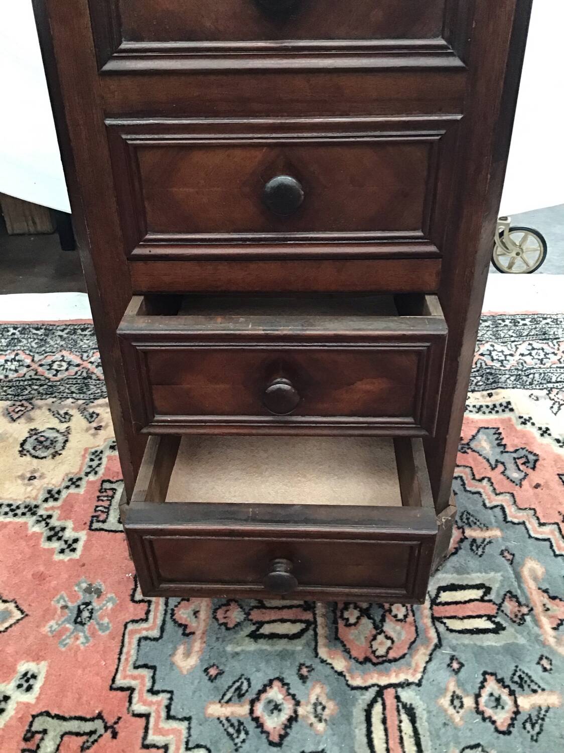 Nightstand chest of drawers