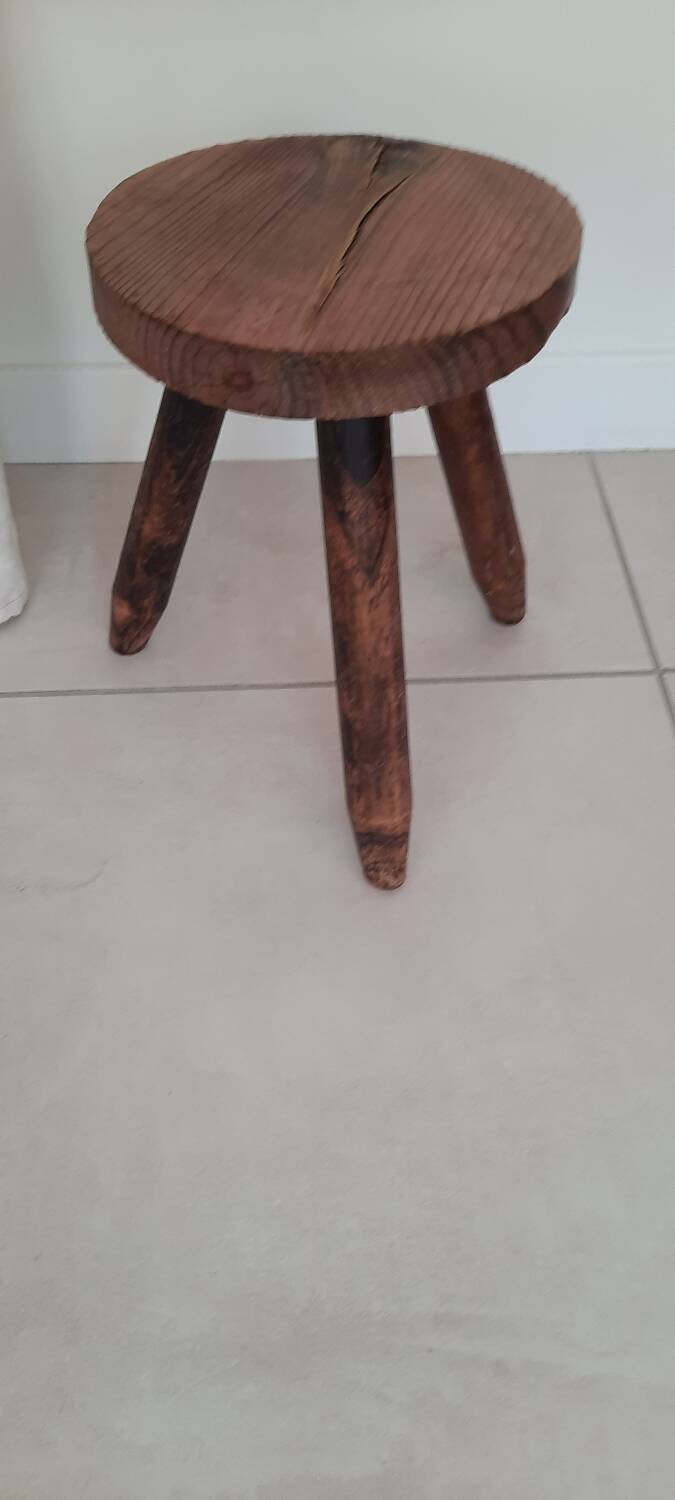 Tabouret tripode style brutaliste