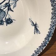 Hollow plate, insect and strawberry décor, Manufacture Choisy the King, Iron Land, H Boulenger - Co.