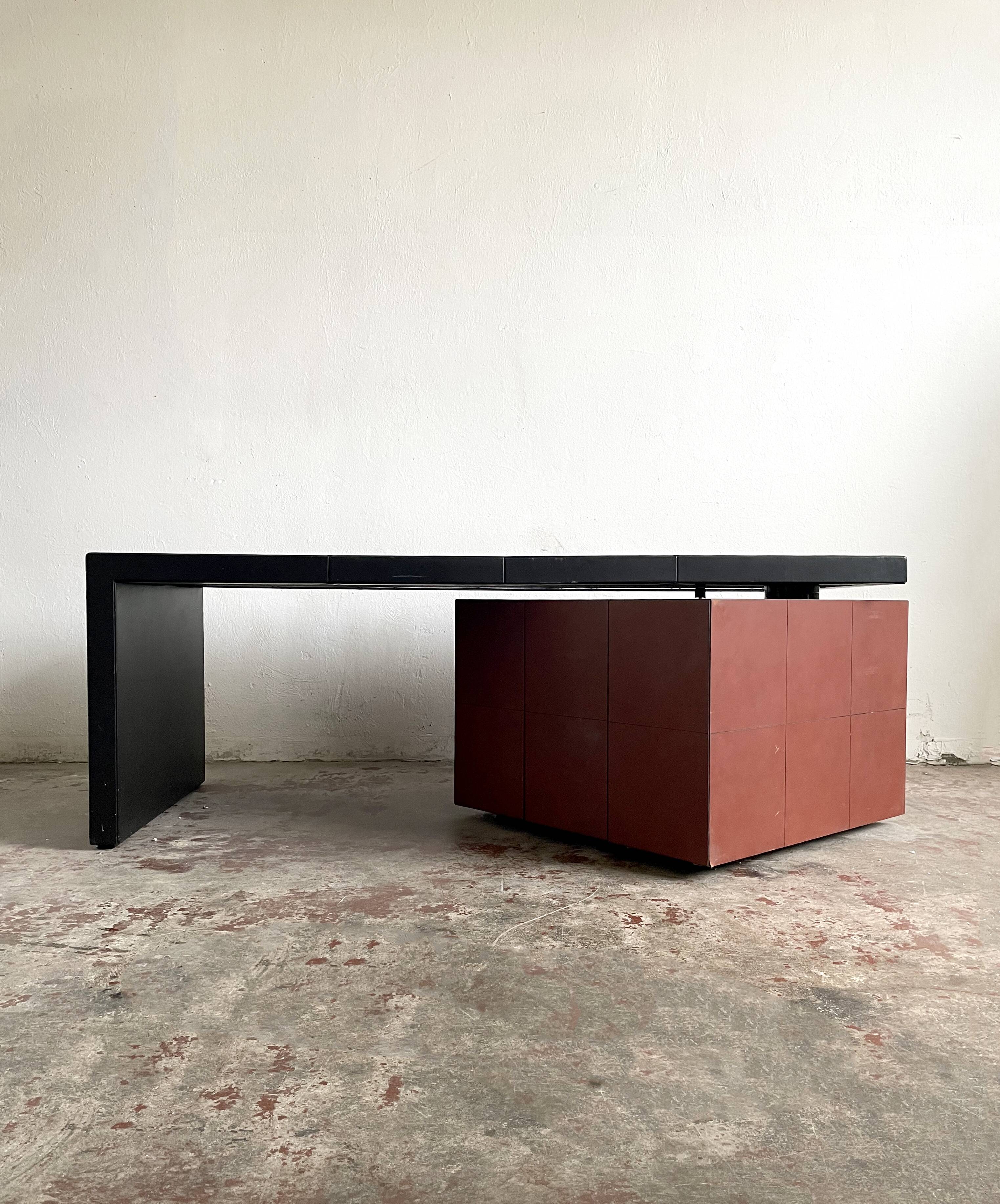 Bureau C.e.o. cube conçu par Lella & Massimo Vignelli pour Poltrona Frau, italie années 1990