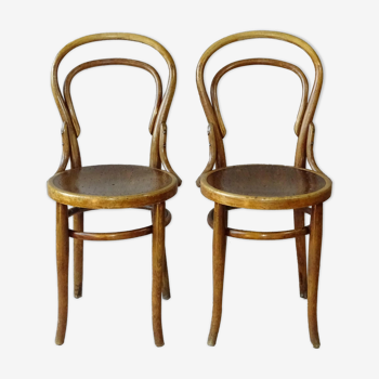 2 chaises n°14 - 1/2 par Kohn 1905 assises bois perforées