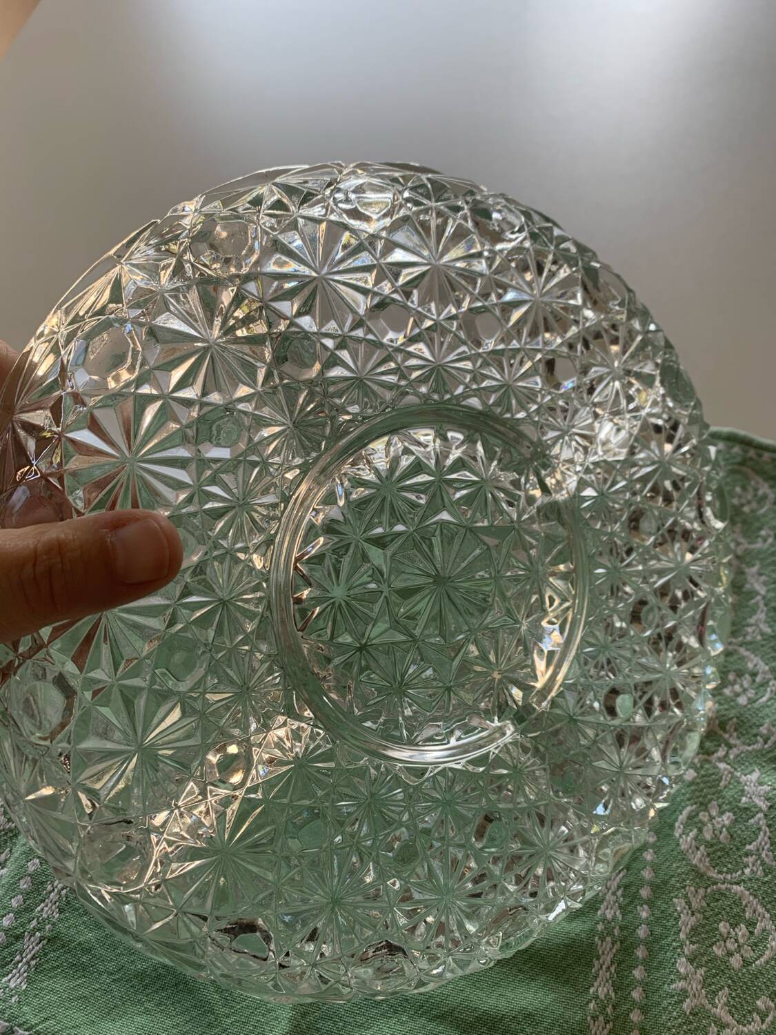 Compartmented dish in chiseled glass