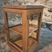 Small antique display cabinet in French oak | 1920s display cabinet with mirrored back