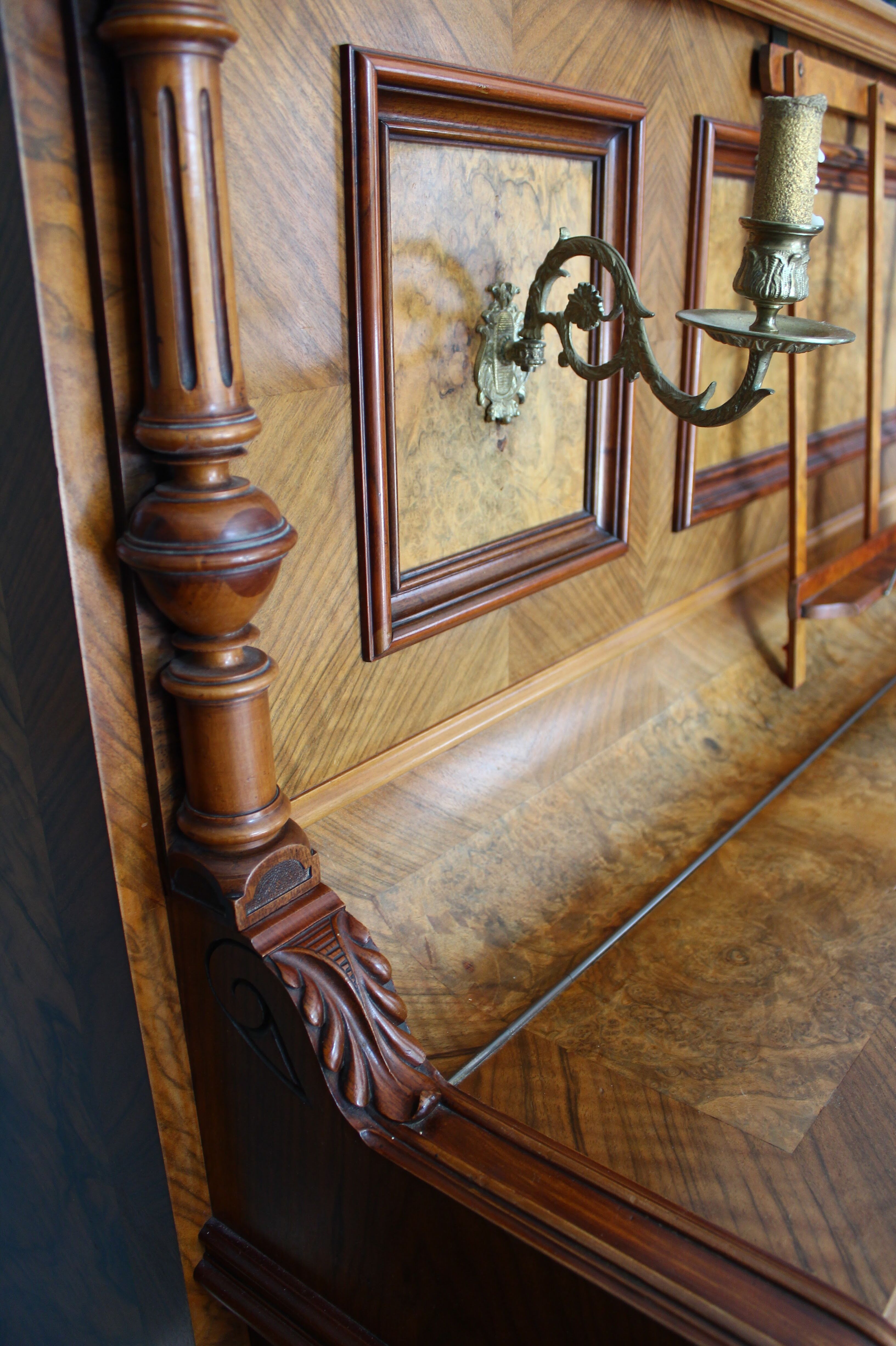 Upright piano