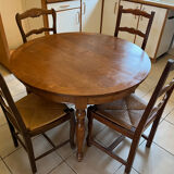 Round kitchen table
