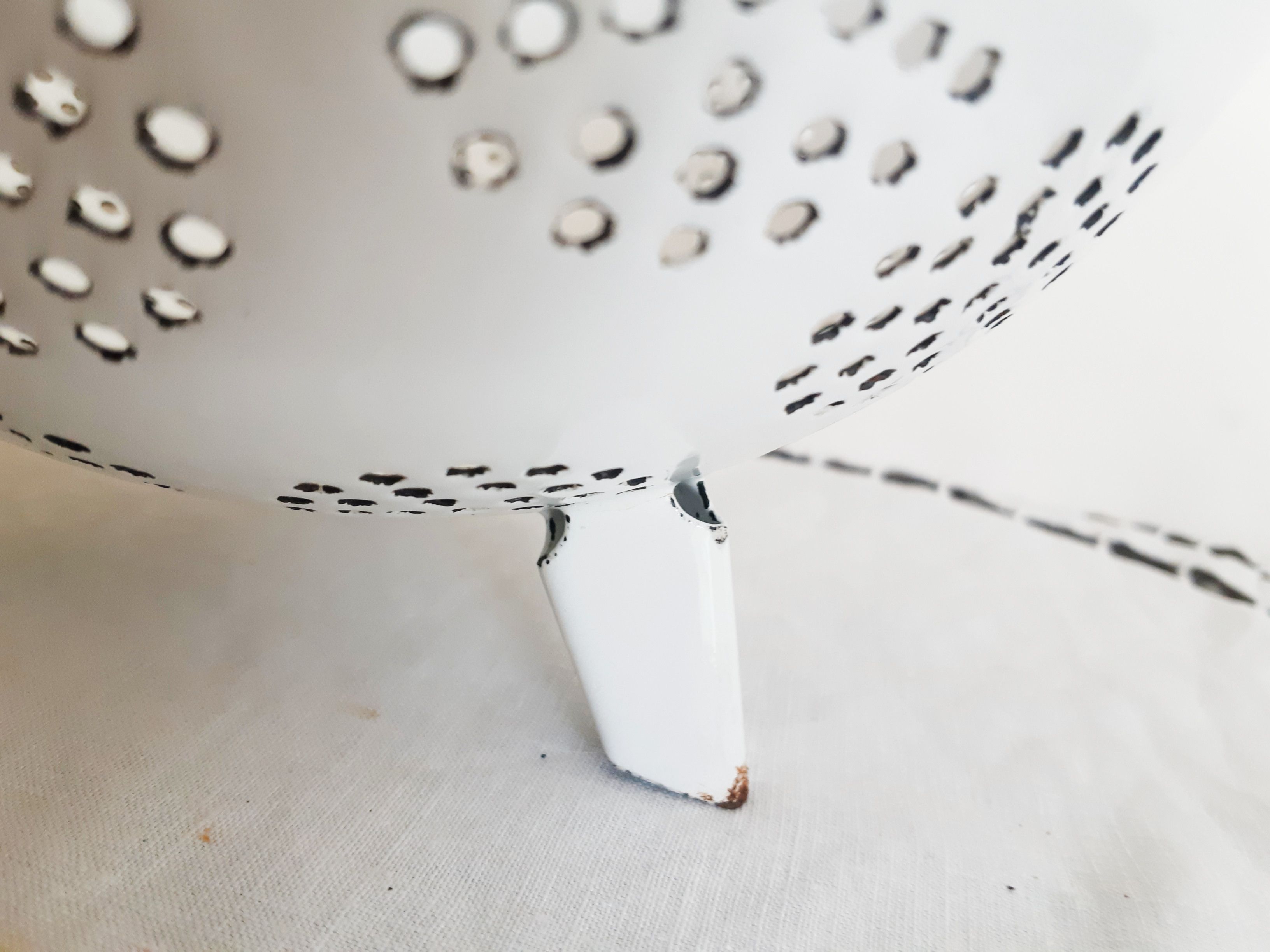 Strainer 3 feet in white enamel vintage French 30s