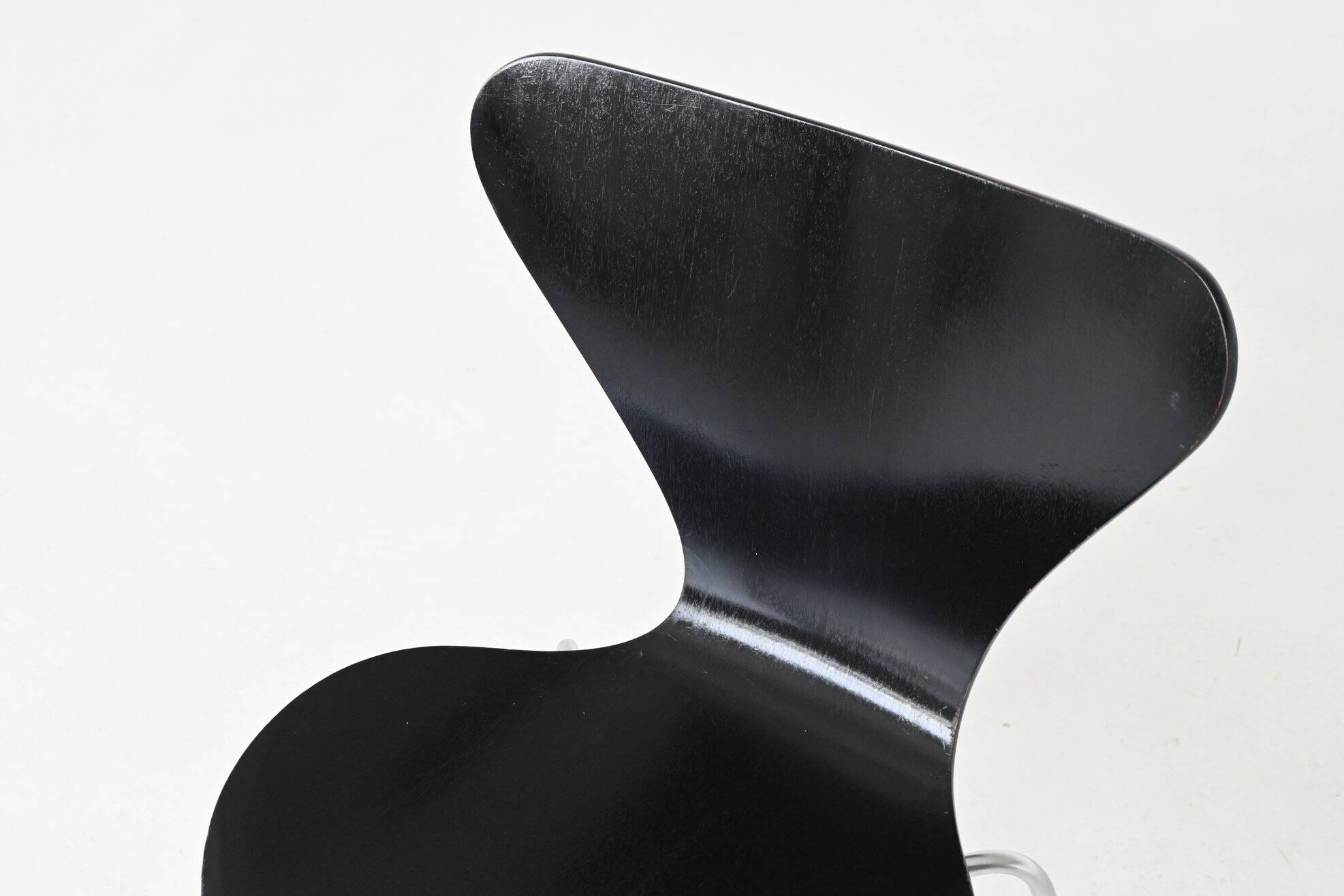 Arne Jacobsen 3107 'Butterfly' dining chairs Fritz  Hansen Denmark 1967