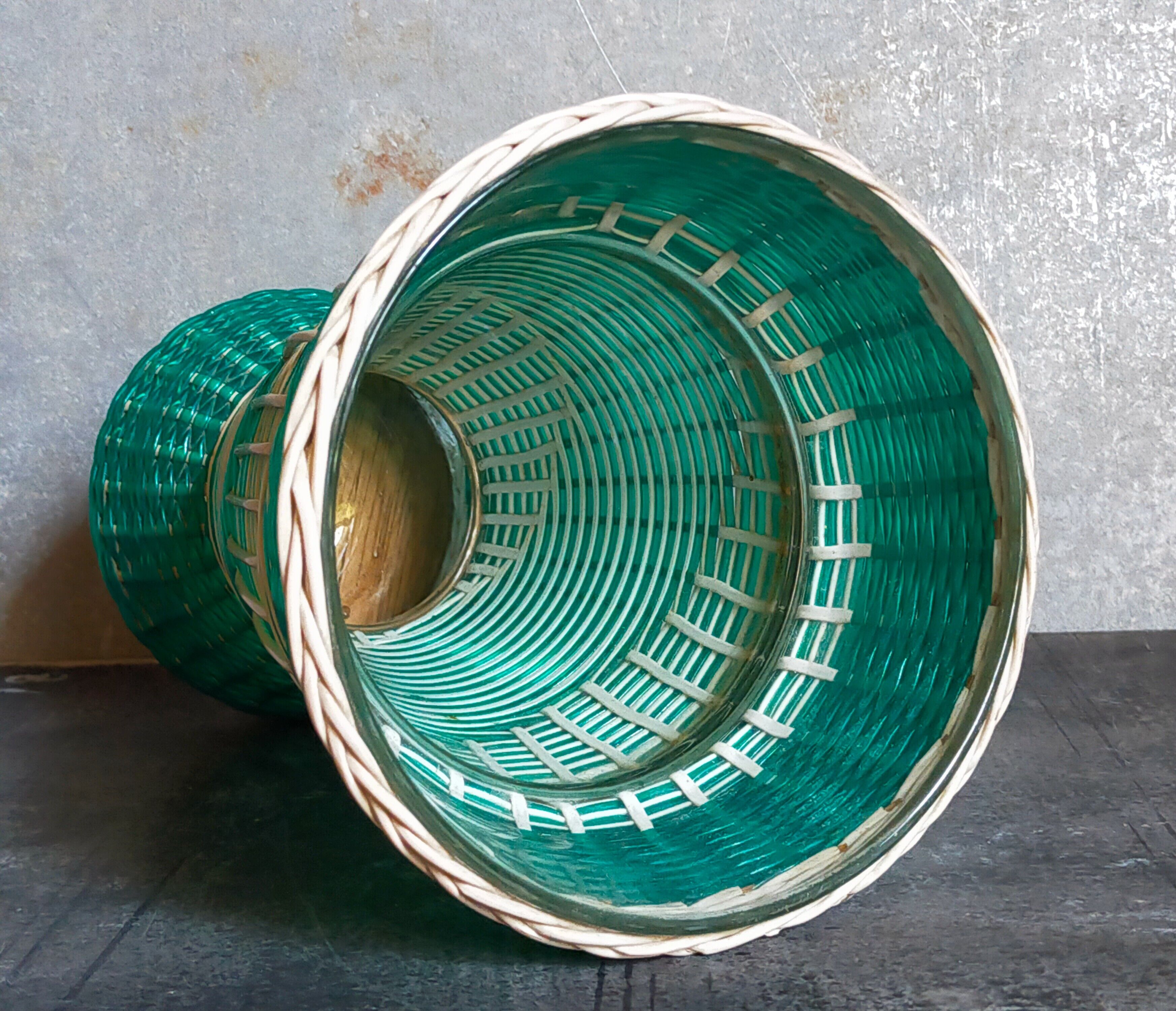 Glass vase and braided scoubidou thread 50s