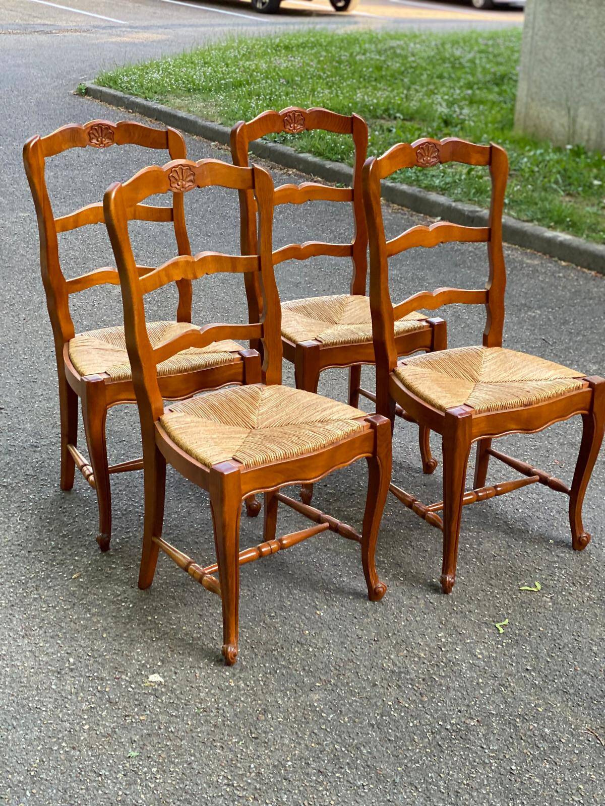 4 Louis XV chairs in solid oak and straw with shell sculptures