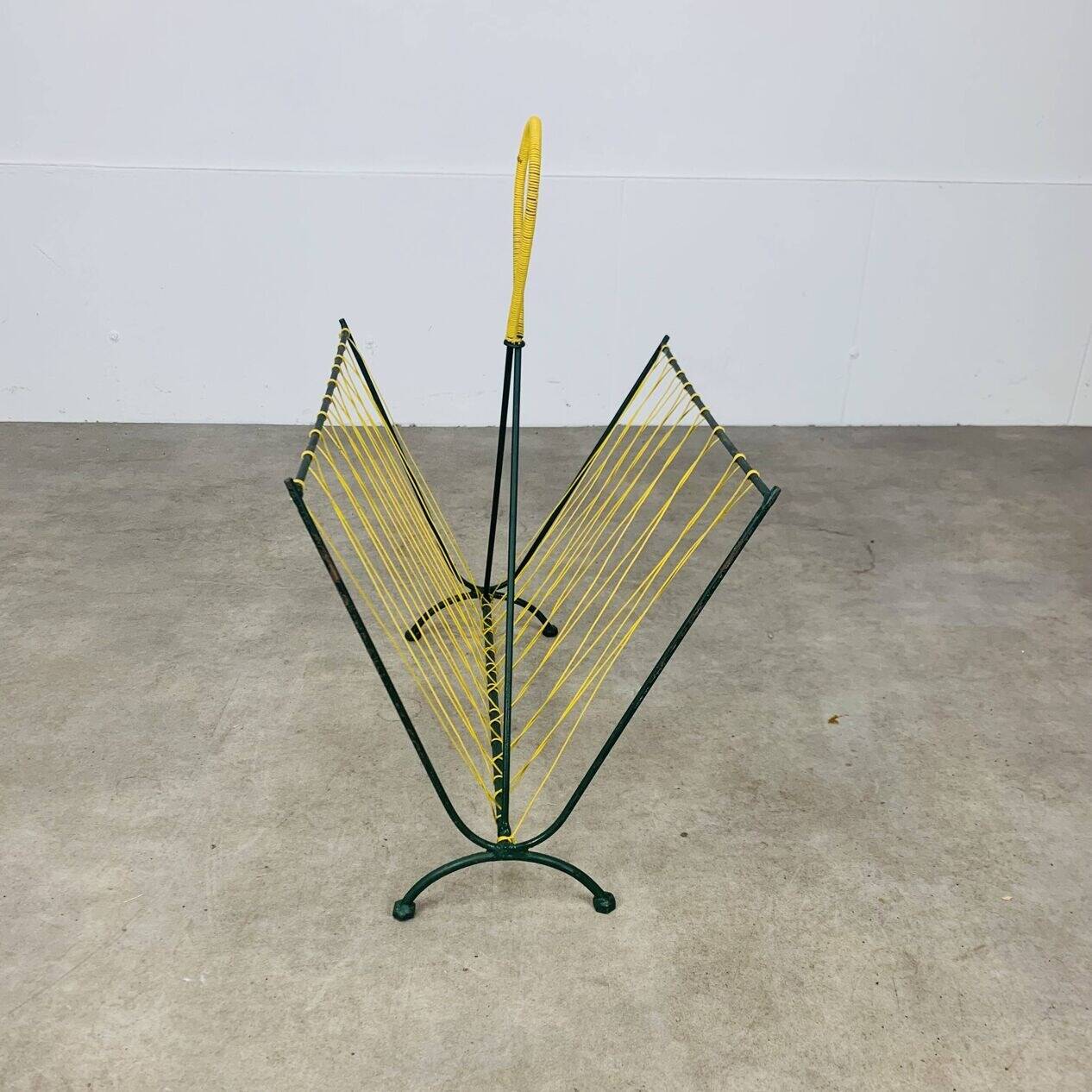 50s metal magazine rack with scoubidou