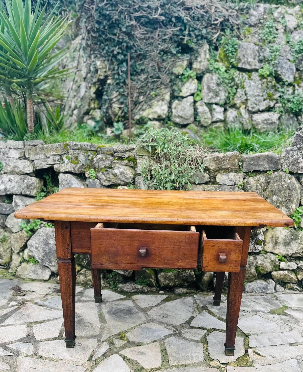 Walnut table, Directoire, 18th century period