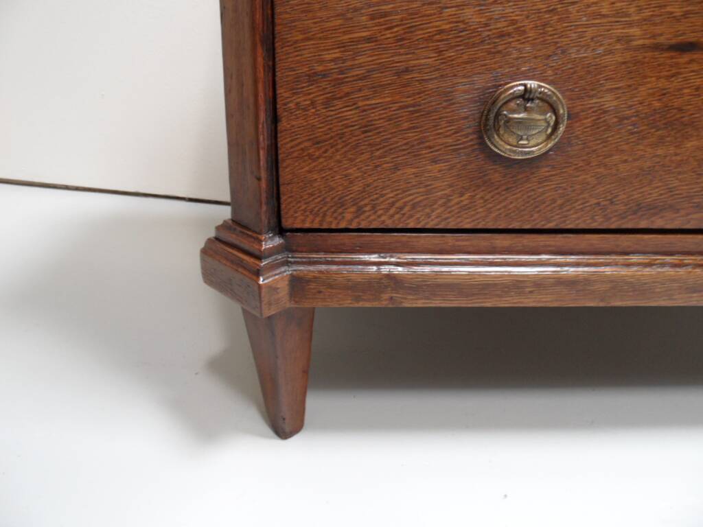 Antique oak chest of drawers