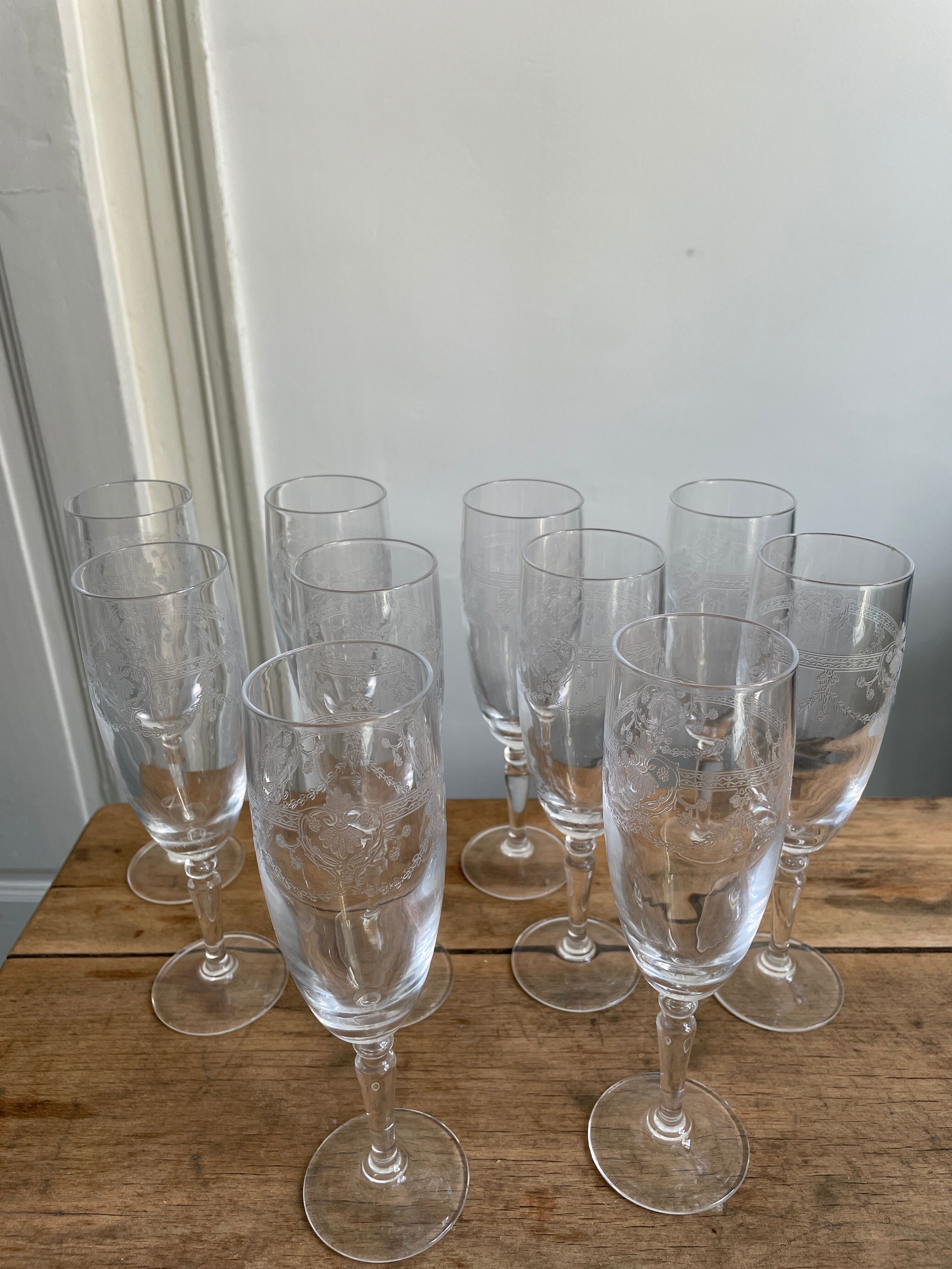 Set of 10 antique champagne glasses in engraved crystal