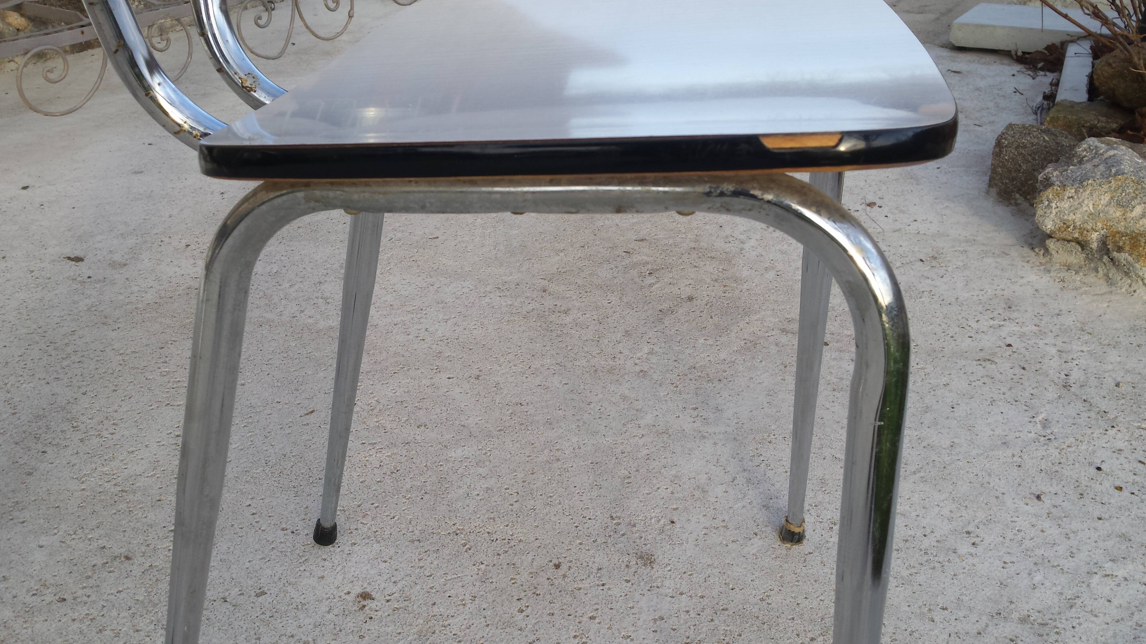 Table and 4 chairs in white formica