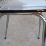 Table and 4 chairs in white formica