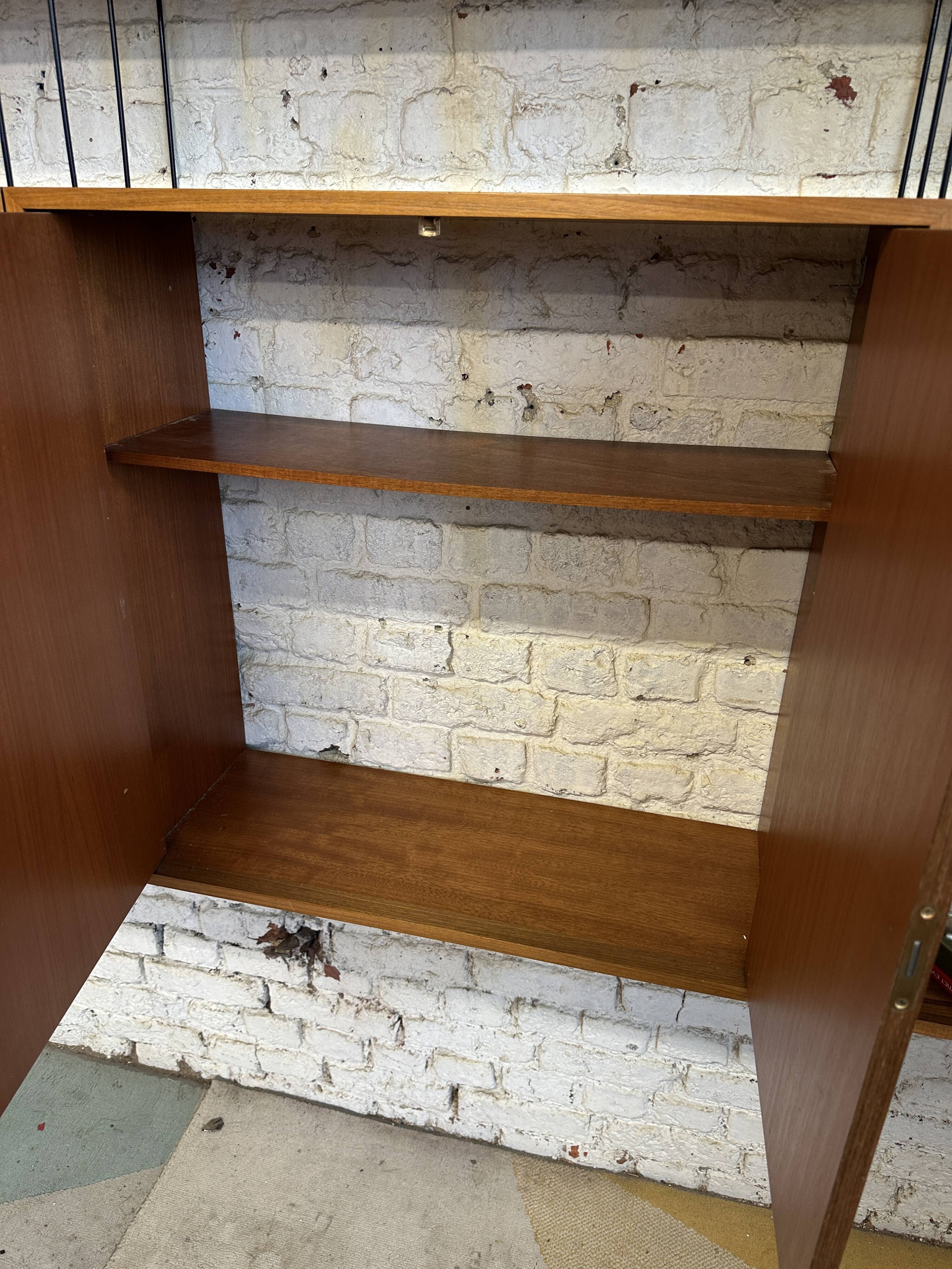Bibliotheque vintage WHB 1960