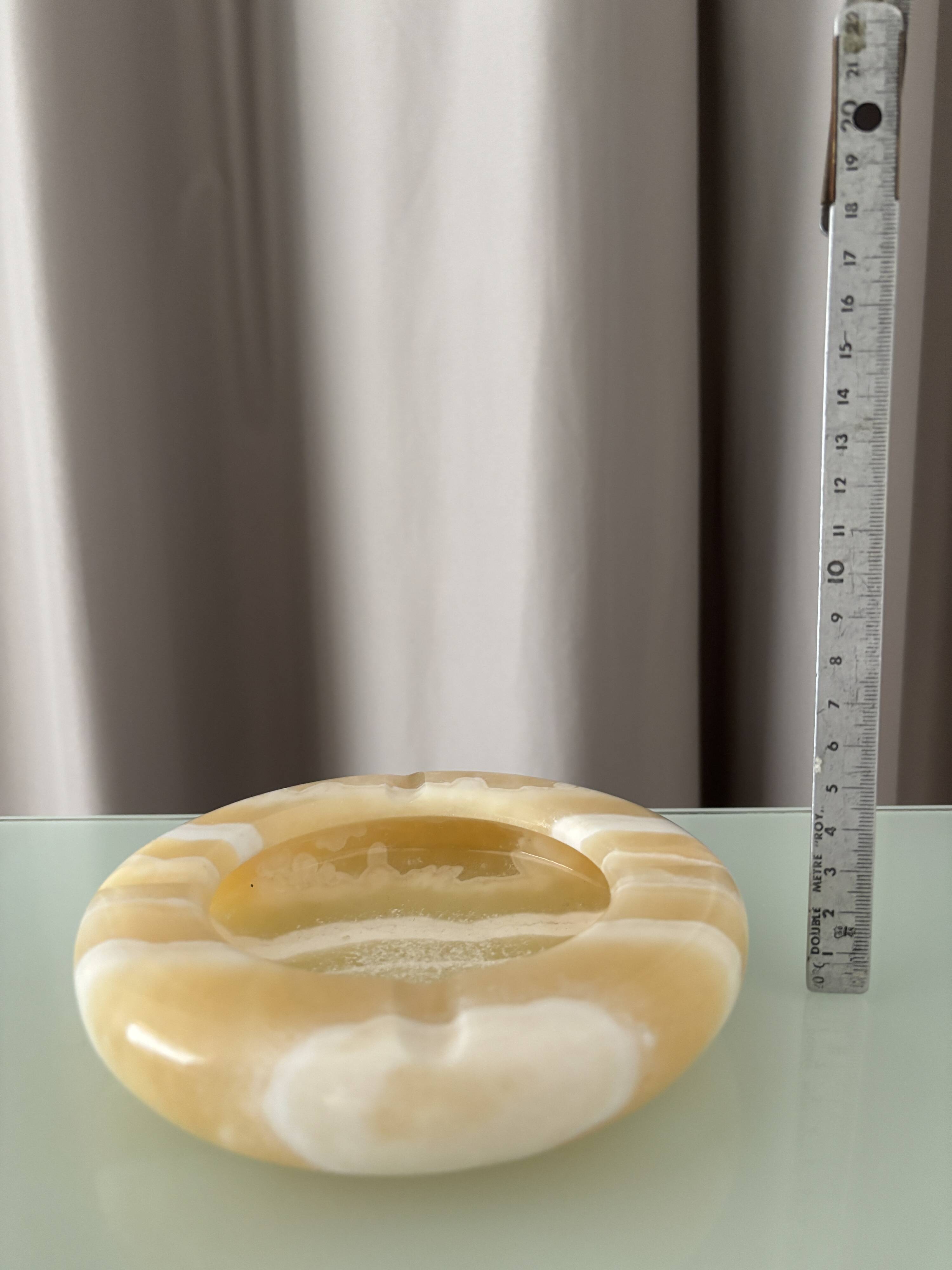 Vintage Onyx Ashtray – Hand-Carved, Natural Honey Tones (ca. 1960s–1970s)