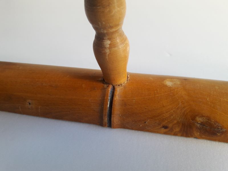 Wooden wall coat rack with 5 hooks