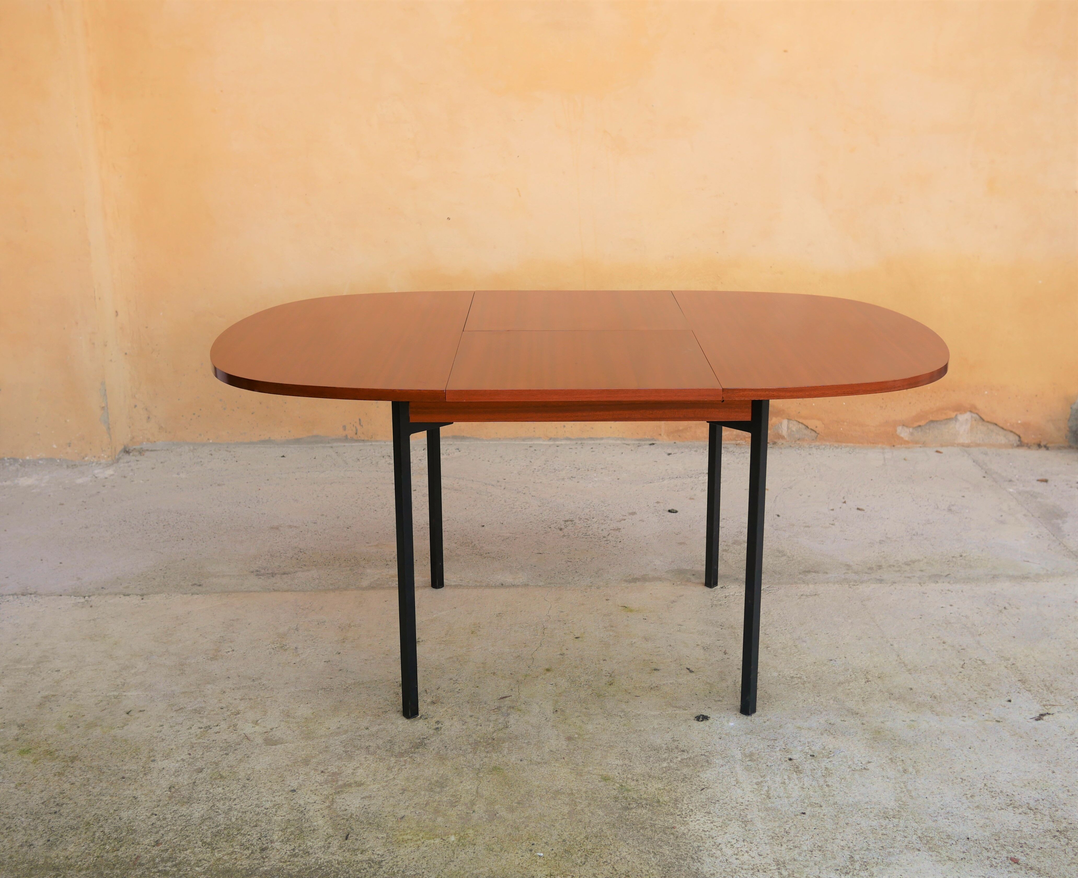 Table à manger extensible vintage par Pierre Guariche edition Minvielle
