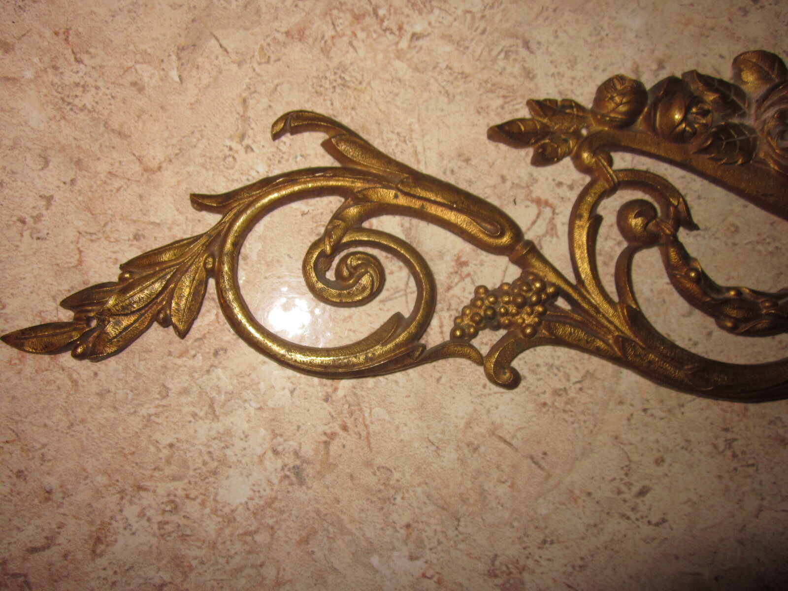 Former fronton in bronze