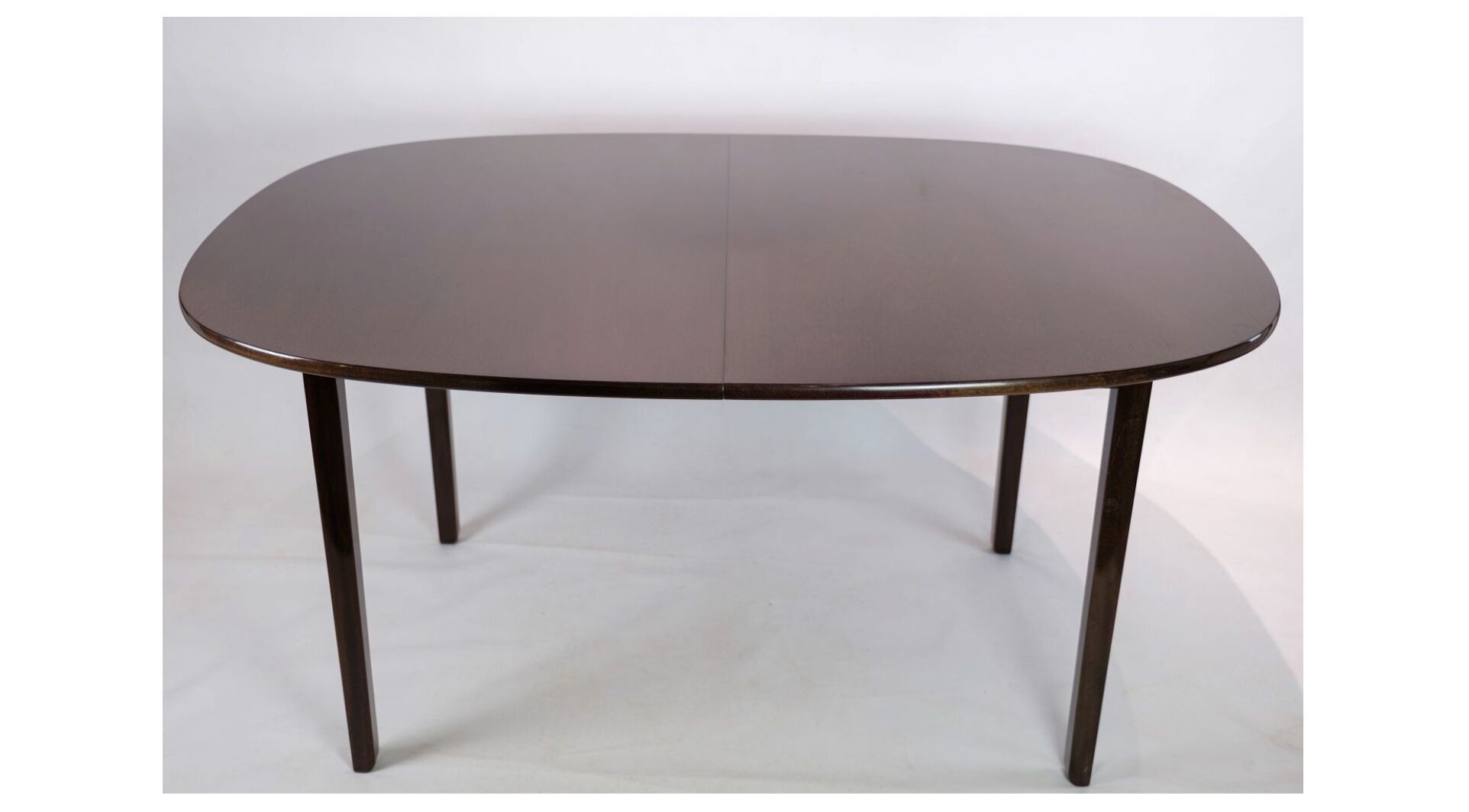 Table à manger en acajou foncé conçue par Ole Wancher fabriquée par P. Jeppesen