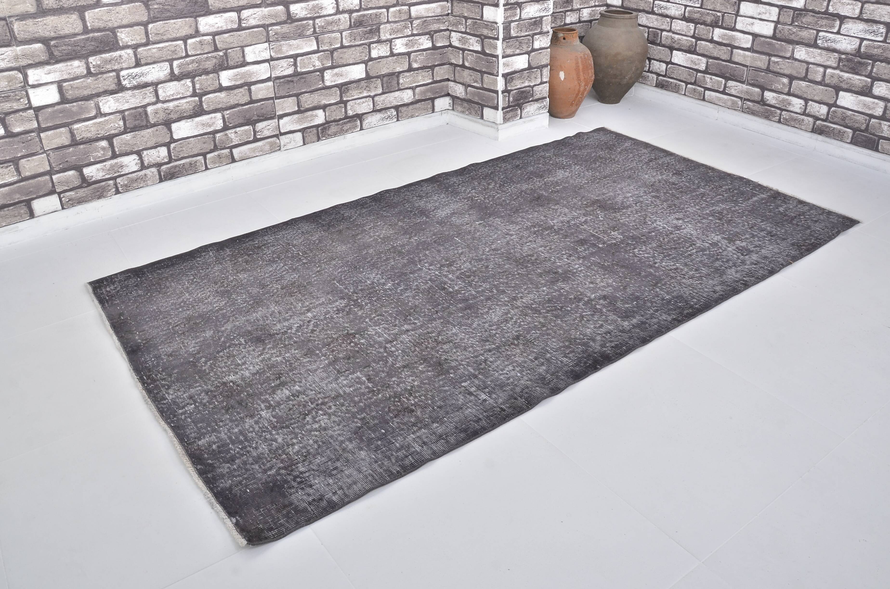 Tapis en laine grise