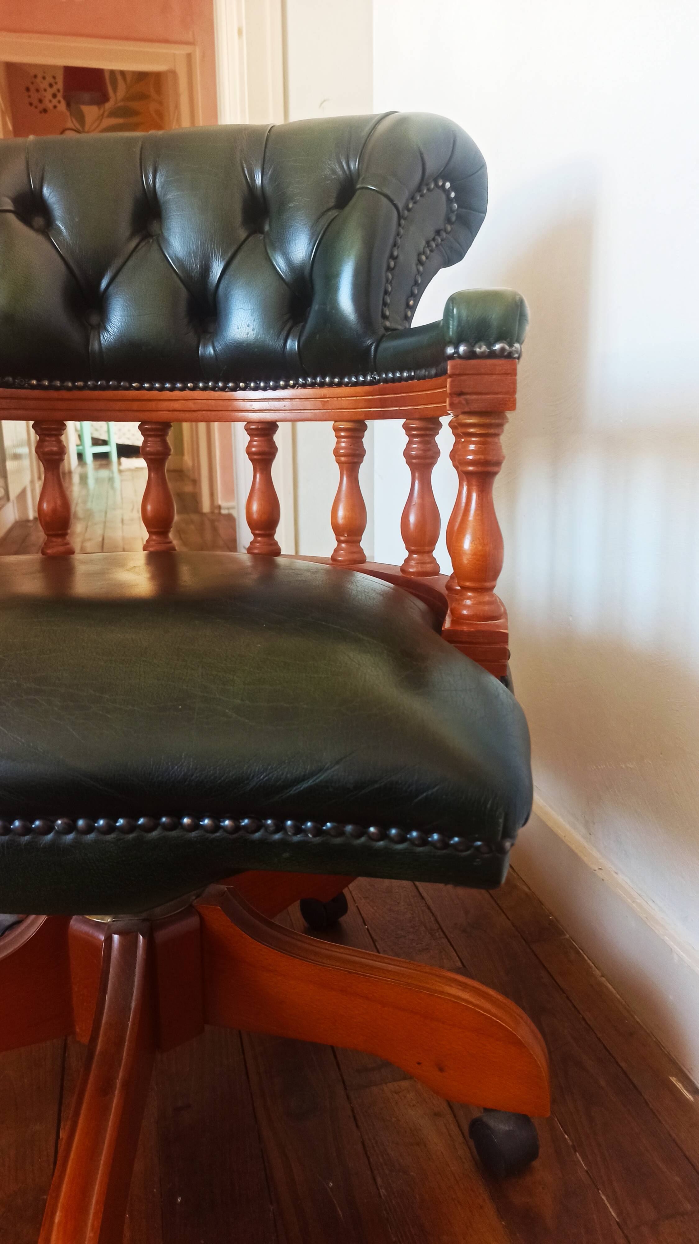 Office chair, swivel chair with wheels