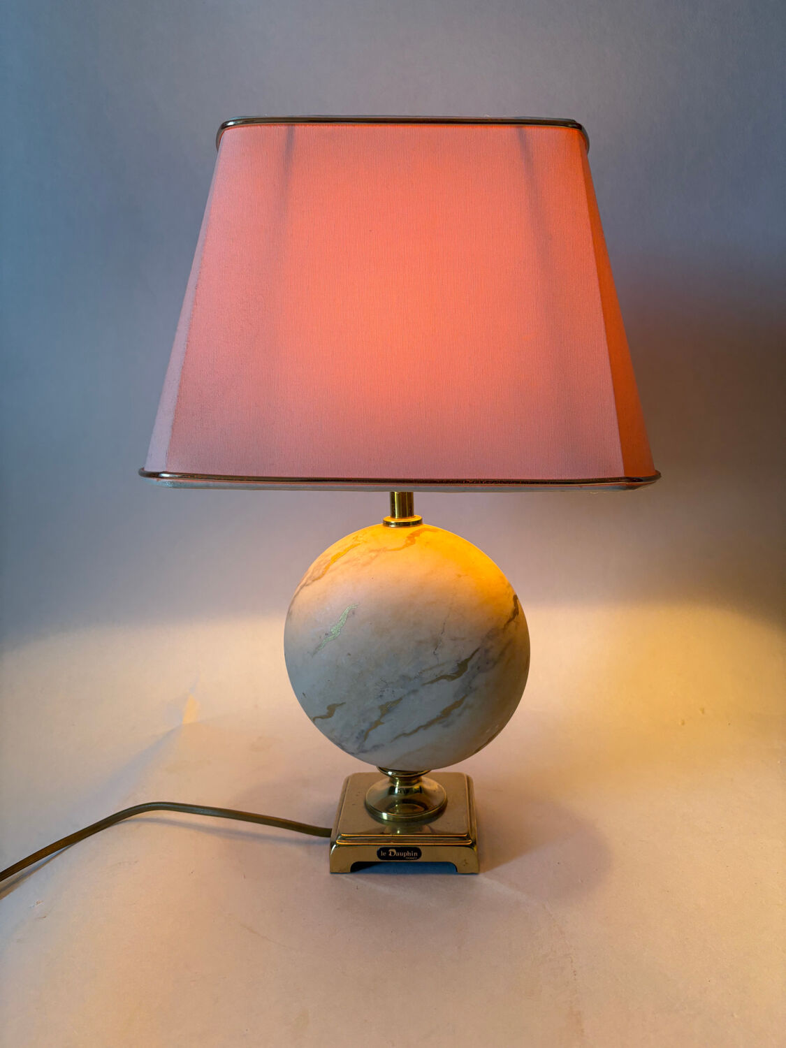 Vintage lamp in marble and brass – Le Dauphin, France