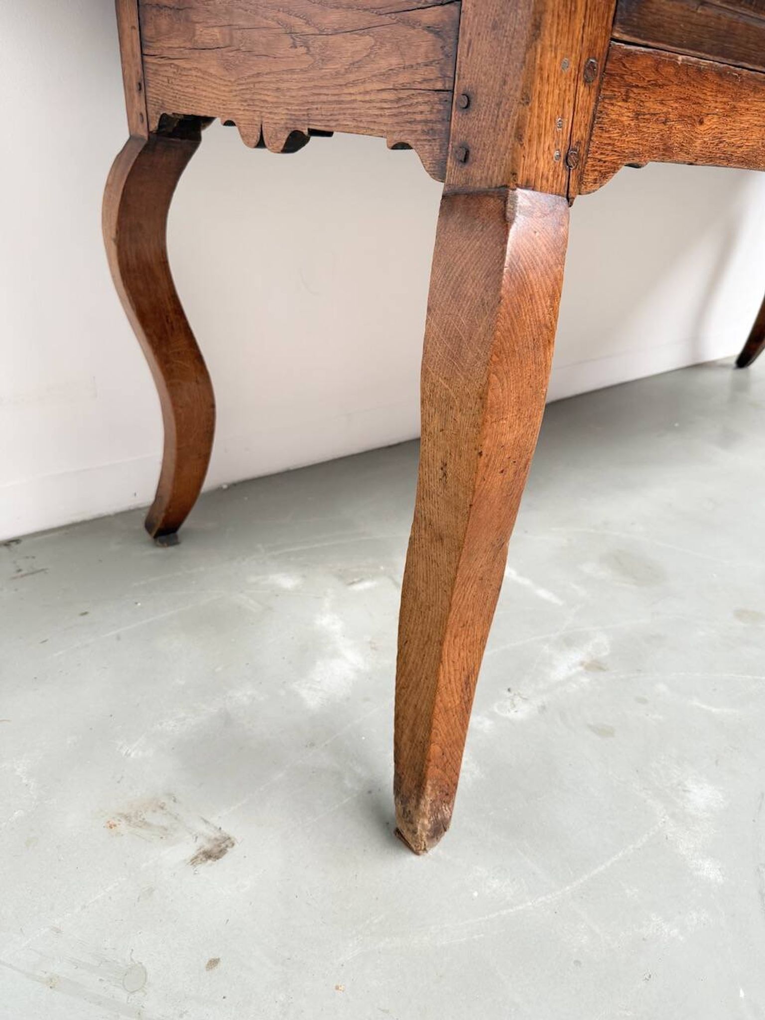 Table, drapière en noyer, XIXème s.
