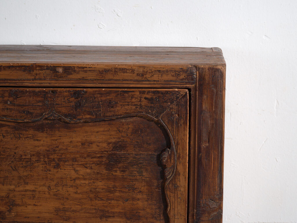 Pine buffet with two doors and scalloped panels – China, circa 1950